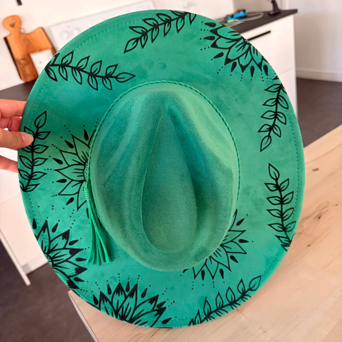 Chapeaux à bord plat à motifs