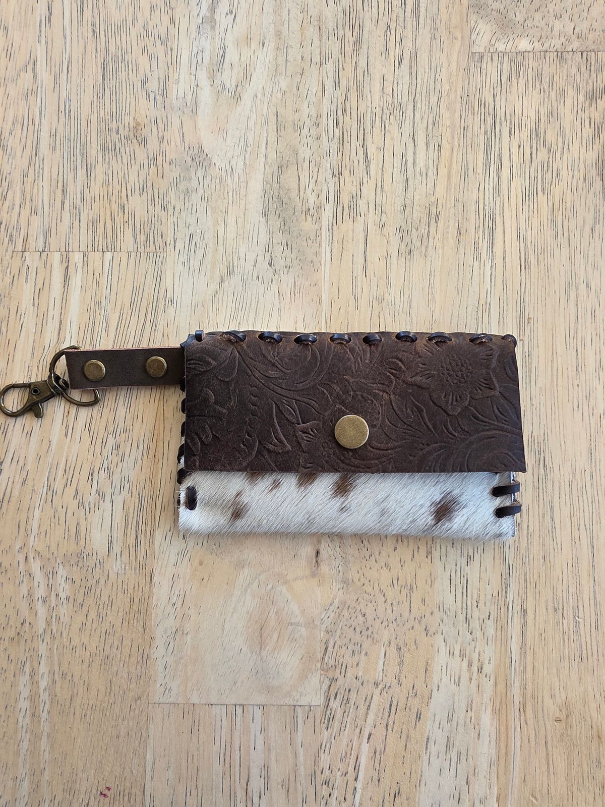 Porte-monnaie cuir de vache et attache-jeans!