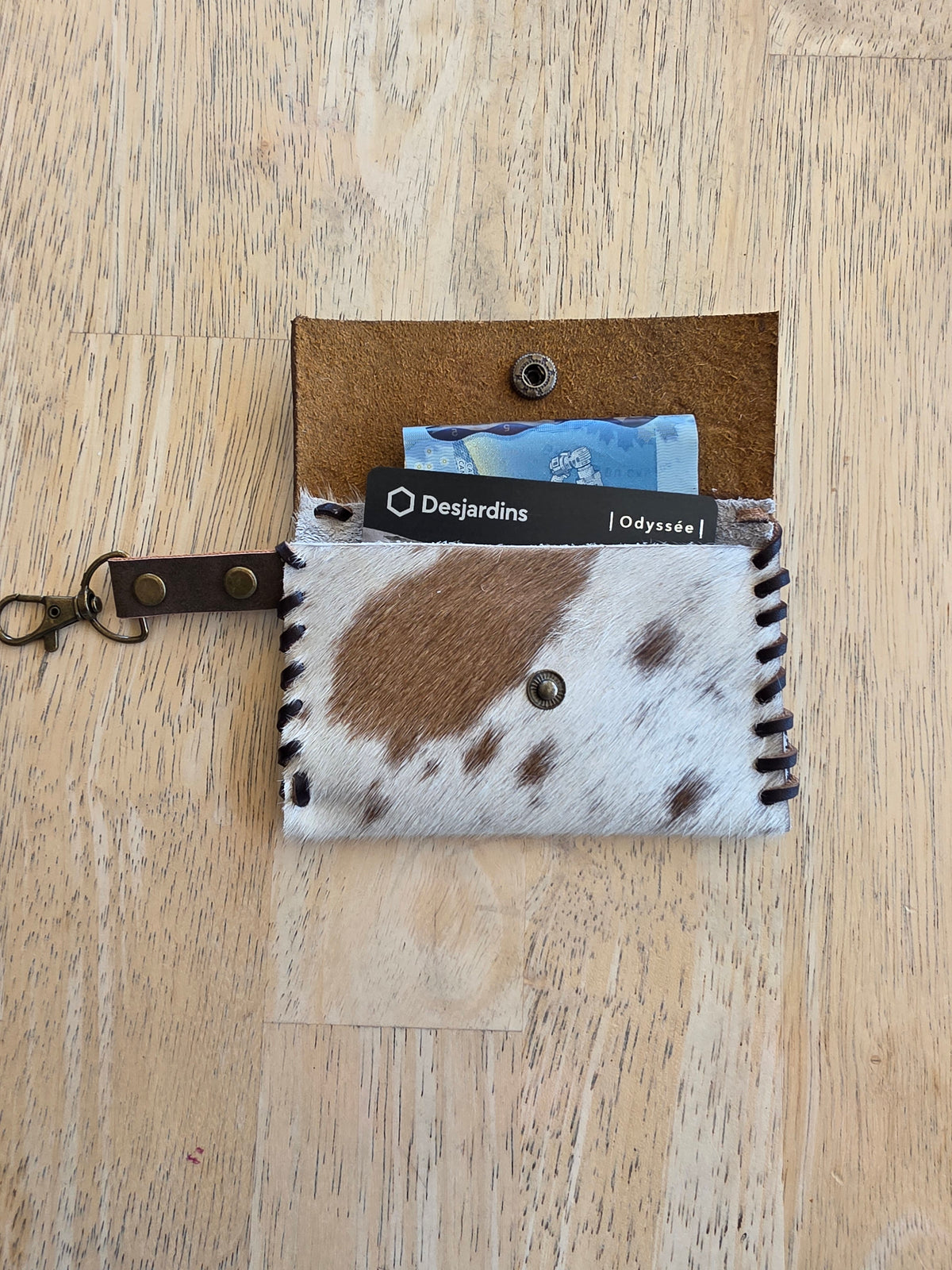 Porte-monnaie cuir de vache et attache-jeans!