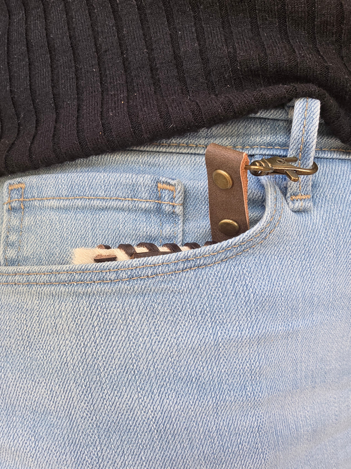 Porte-monnaie cuir de vache et attache-jeans!