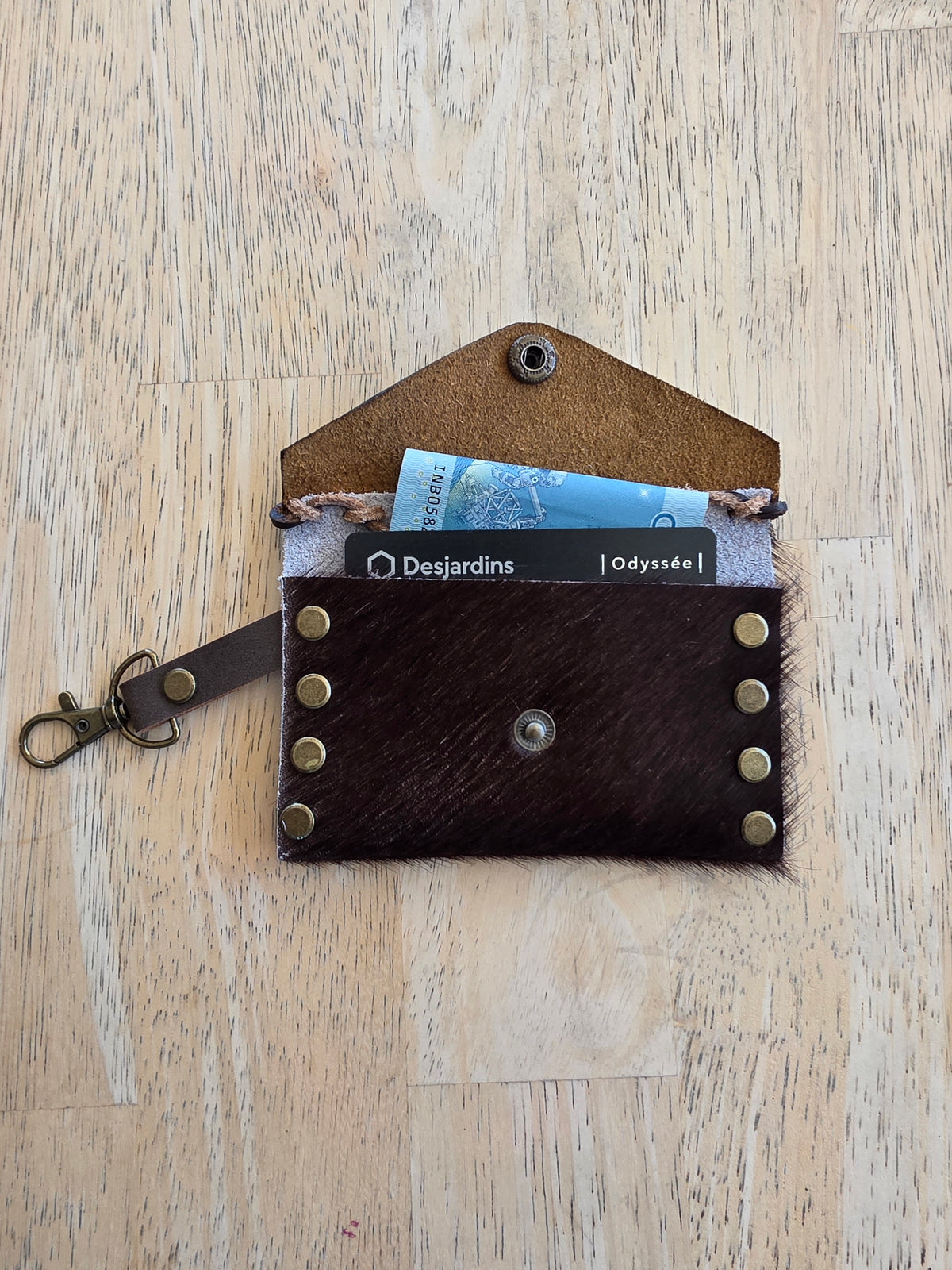 Porte-monnaie cuir de vache et attache-jeans!