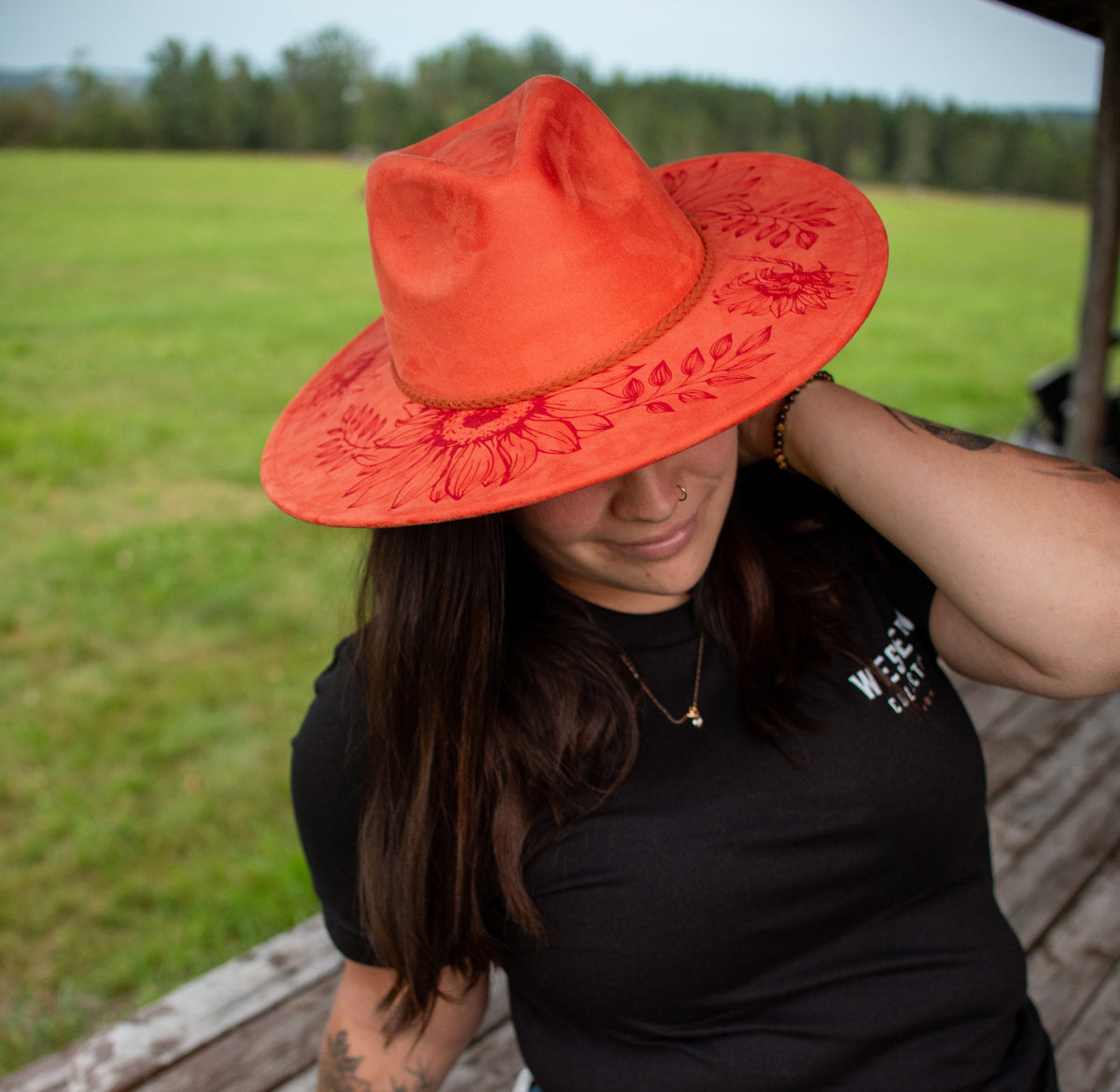 Chapeaux à bord plat à motifs