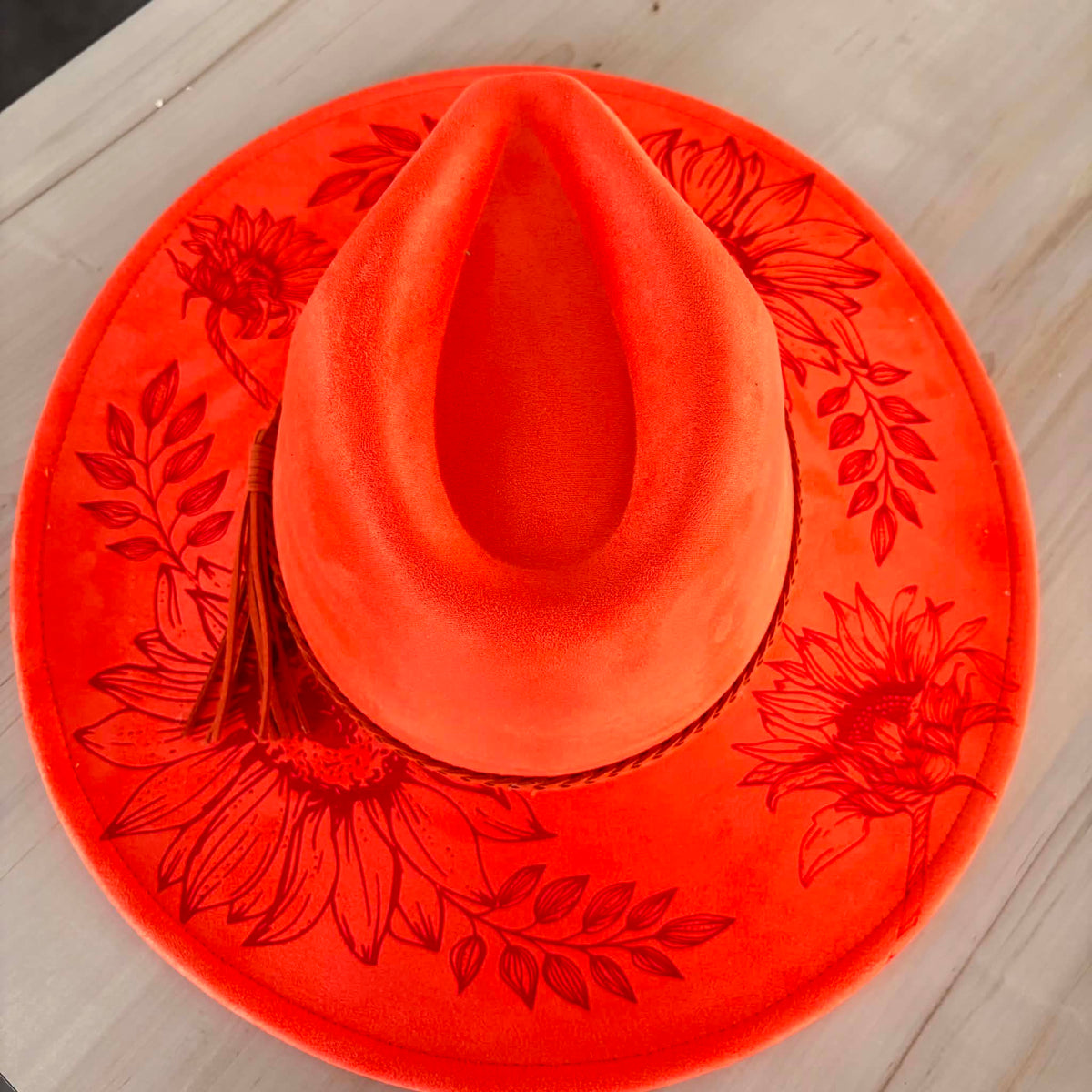 Chapeaux à bord plat à motifs